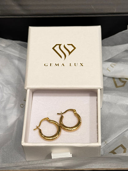 14k Gold round hoops earrings 3 lines desing - 17mm