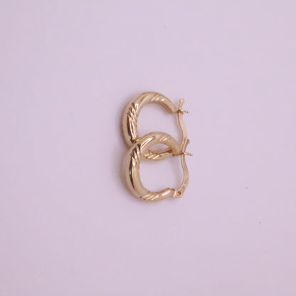 14k Gold round hoops earrings 3 lines desing - 17mm