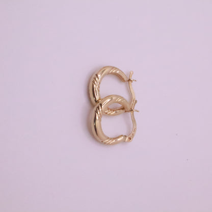 14k Gold round hoops earrings 3 lines desing - 17mm