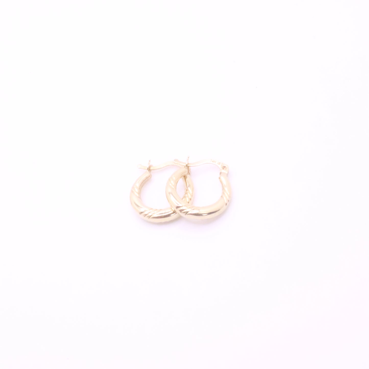 14k Gold round hoops earrings 3 lines desing - 17mm