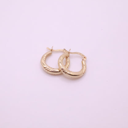 14k Gold round hoops earrings 3 lines desing - 17mm