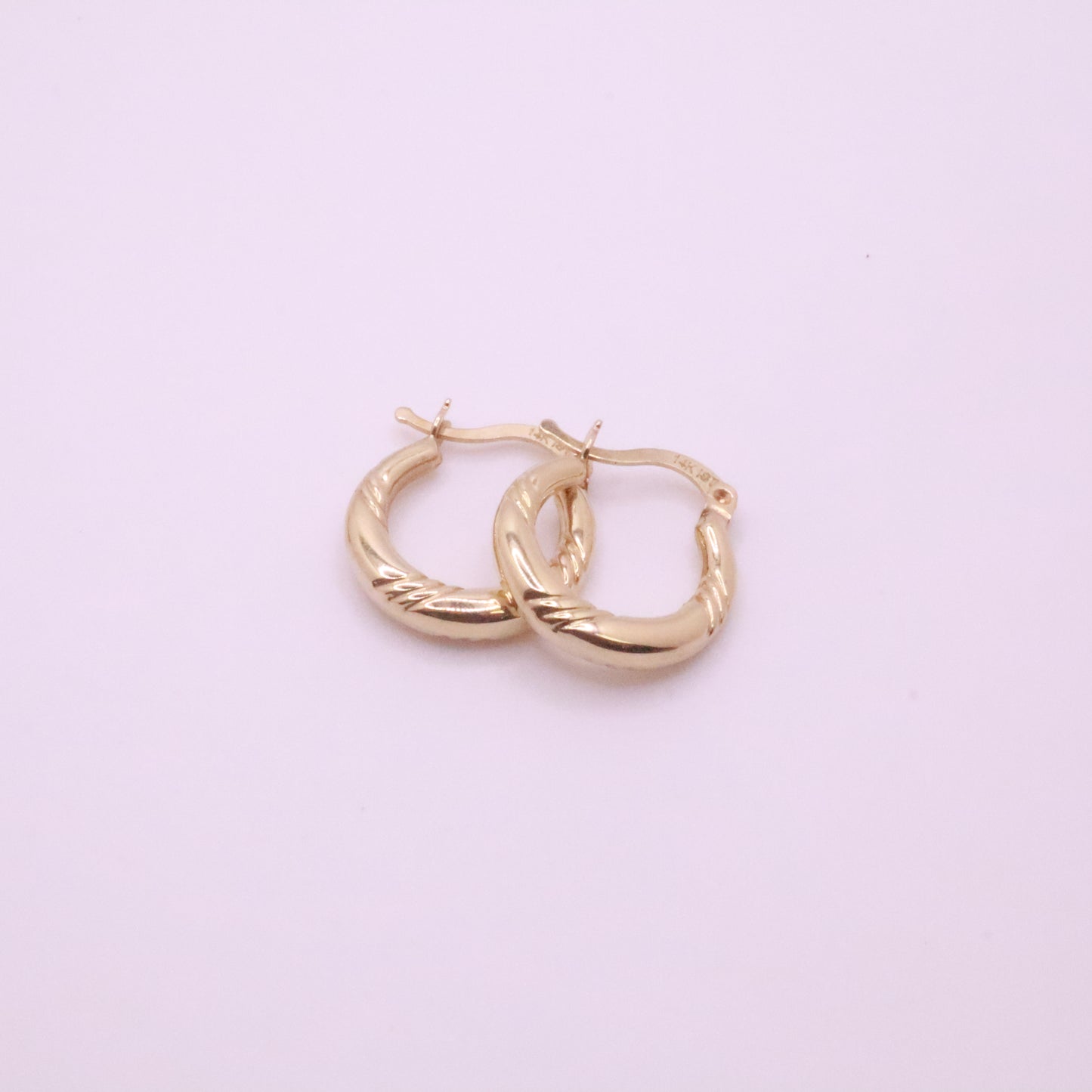 14k Gold round hoops earrings 3 lines desing - 17mm