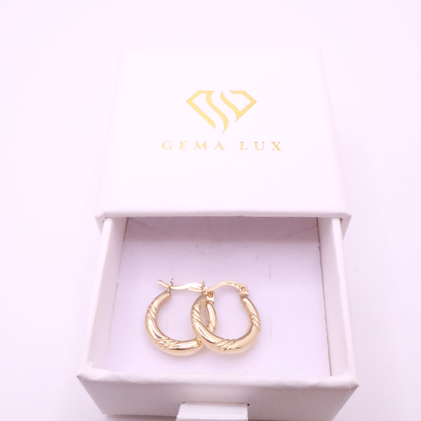 14k Gold round hoops earrings 3 lines desing - 17mm