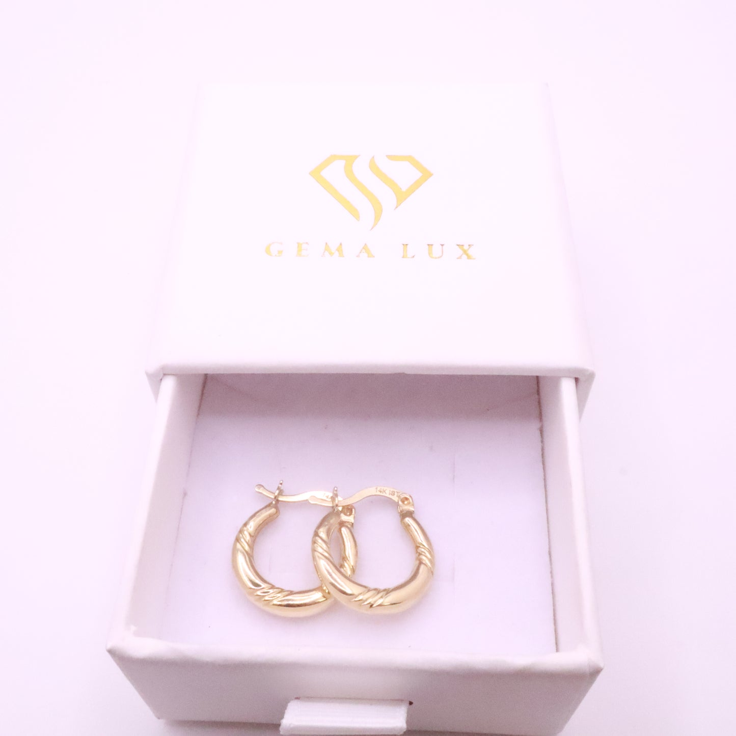 14k Gold round hoops earrings 3 lines desing - 17mm
