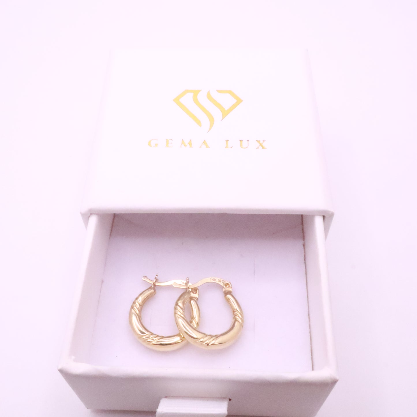 14k Gold round hoops earrings 3 lines desing - 17mm