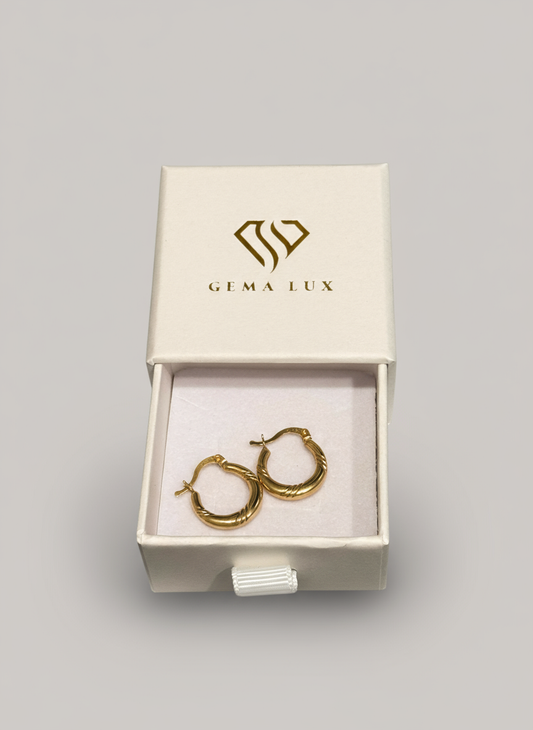 14k Gold round hoops earrings 3 lines desing - 17mm