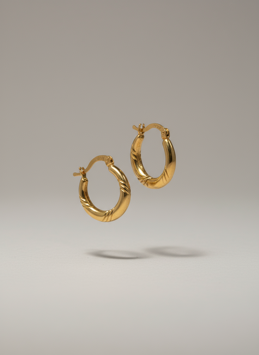14k Gold round hoops earrings 3 lines desing - 17mm